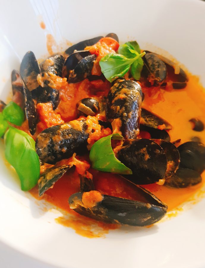 Mussels in tomatoes sauce